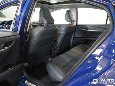 Used 2025 Toyota Camry XLE AWD/4WD image 30