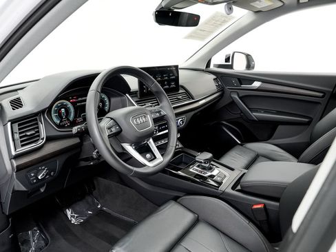 Used 2023 Audi Q5 e Premium w/ Convenience Package AWD/4WD image 4