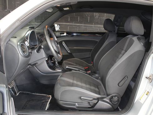 Used 2012 Volkswagen Beetle Launch Edition image 26