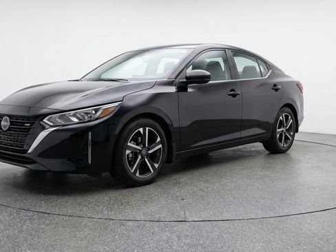 Used 2025 Nissan Sentra SV image 3