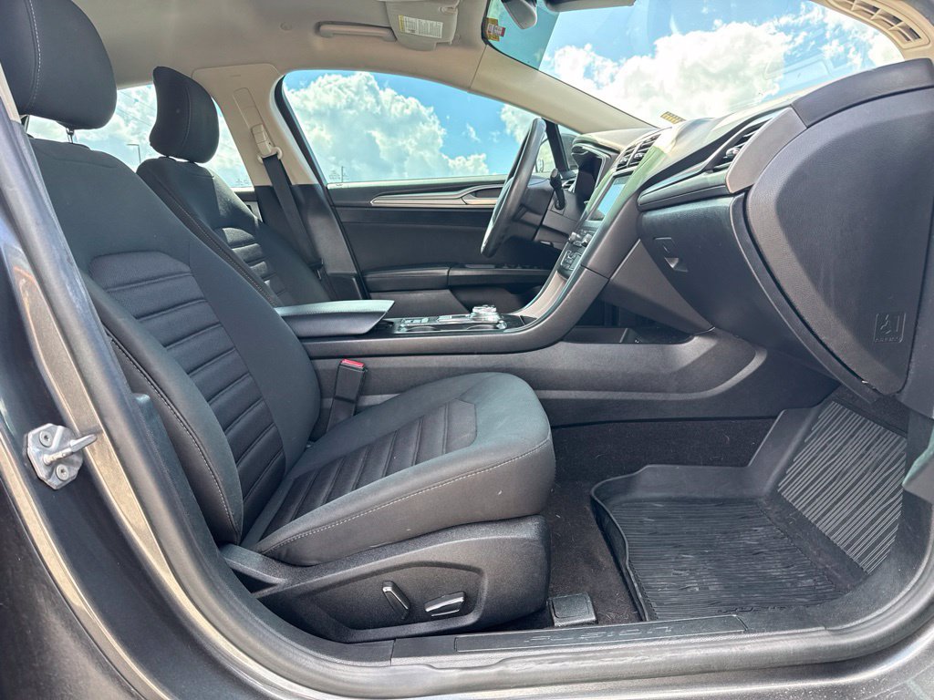 Used 2019 Ford Fusion SE FWD image 10