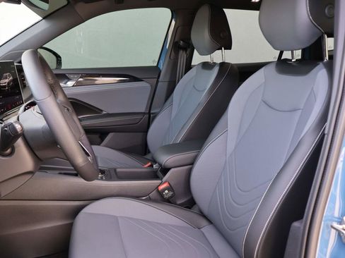 Used 2026 Volkswagen Tiguan SE R-Line image 9