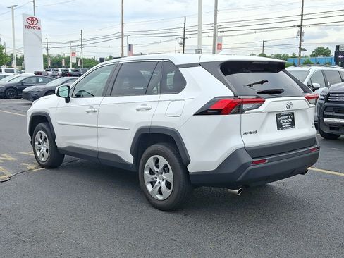 Used 2023 Toyota RAV4 LE AWD/4WD image 4