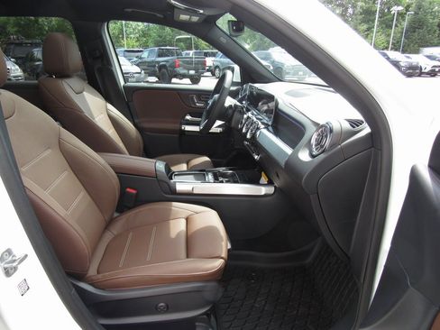 New 2025 Mercedes-Benz GLB 250 4MATIC image 19