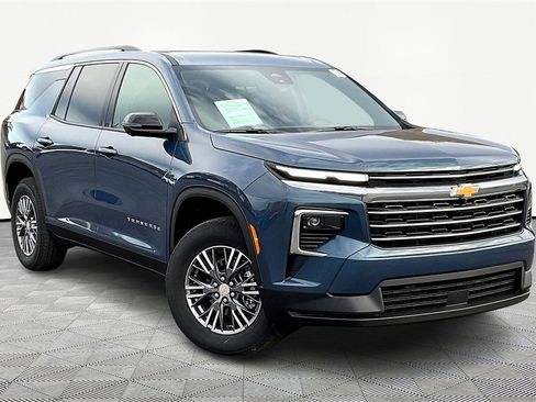 Certified 2026 Chevrolet Traverse LT w/ Driver Confidence Package image 3