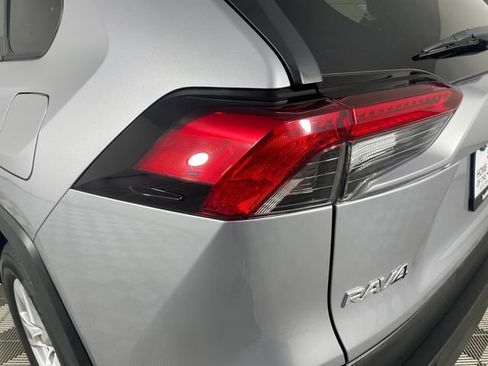 Used 2020 Toyota RAV4 LE AWD/4WD image 19
