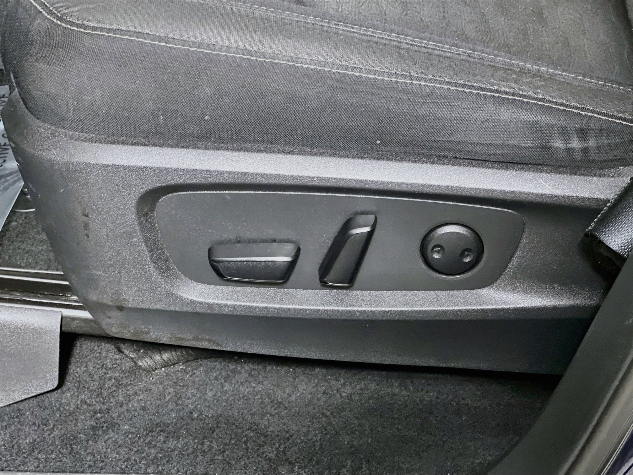 Used 2022 Nissan Pathfinder SV FWD image 16