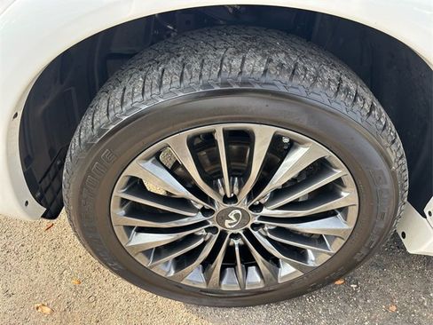 Used 2024 INFINITI QX80 Sensory w/ All-Season Package image 9
