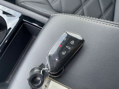 Used 2025 Volkswagen Atlas Cross Sport SE image 27