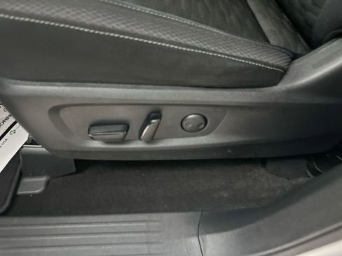 Used 2023 Nissan Pathfinder SV AWD/4WD image 16