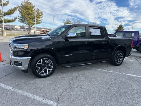 Used 2025 RAM 1500 Laramie image 12
