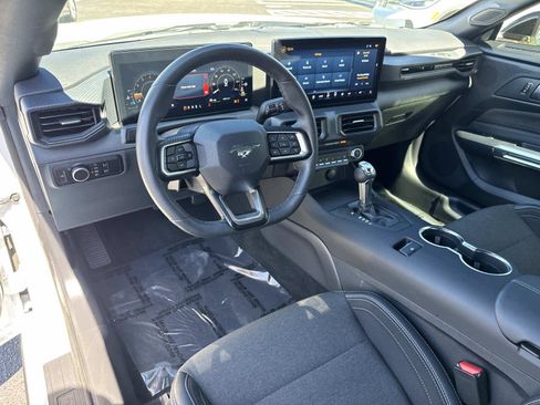 Used 2025 Ford Mustang Coupe image 19