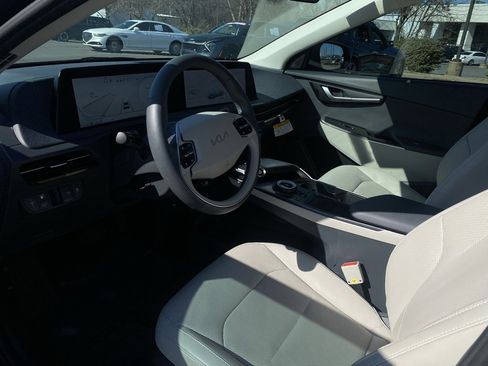 Used 2024 Kia EV6 Wind image 10