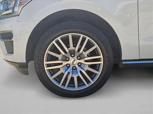 Used 2022 Ford Expedition Limited image 11