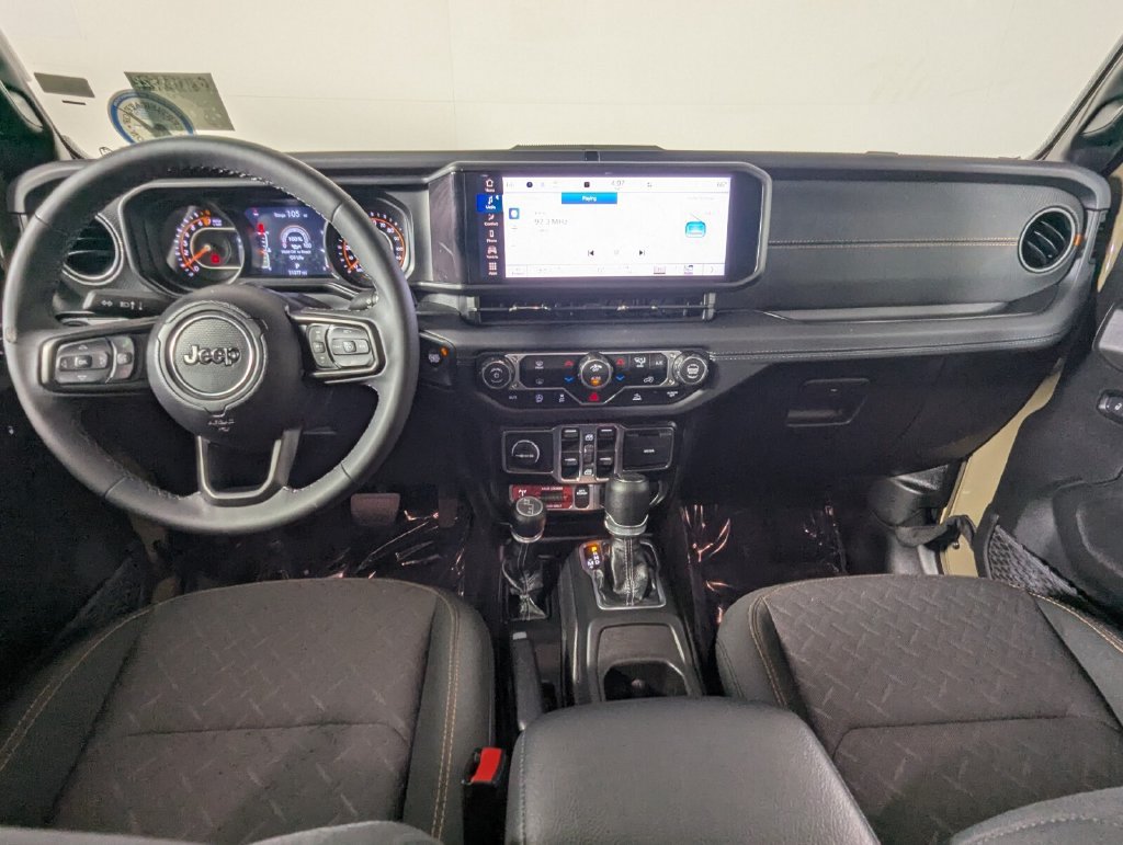 Used 2026 Jeep Gladiator Mojave AWD/4WD image 18