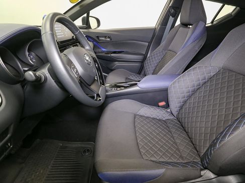 Used 2022 Toyota C-HR XLE image 43