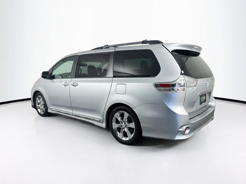 Used 2015 Toyota Sienna SE Premium FWD image 5