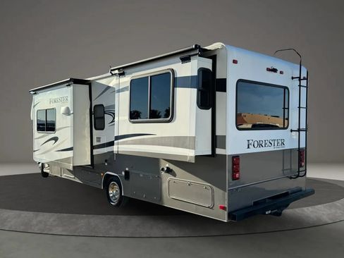 Used 2015 Ford E-450 and Econoline 450 Super Duty w/ Motorhome Prep Package RWD image 7