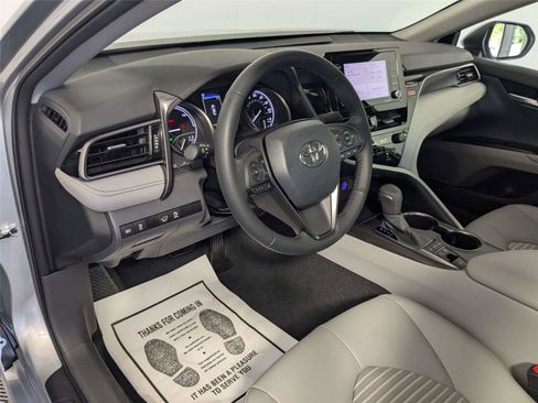 Used 2023 Toyota Camry SE FWD image 8