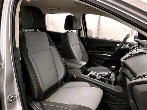 Used 2017 Ford Escape SE w/ SE Cold Weather Package AWD/4WD image 7