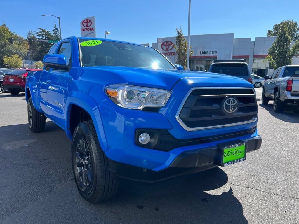 Certified 2021 Toyota Tacoma SR5 AWD/4WD image 1