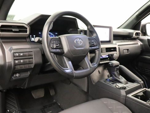 Used 2025 Toyota Tacoma SR5 AWD/4WD image 14