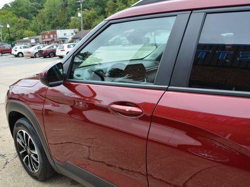 Used 2025 Chevrolet TrailBlazer LT AWD/4WD image 22