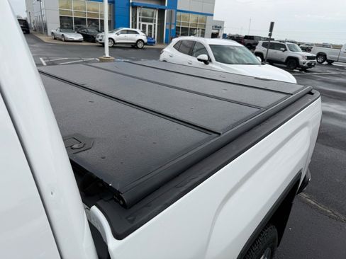 Used 2018 GMC Sierra 1500 SLT image 11