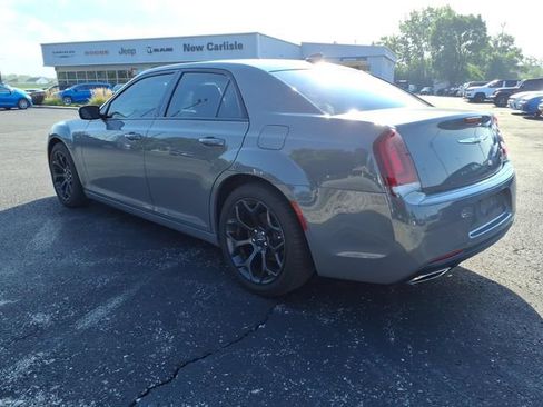 Used 2019 Chrysler 300 Touring w/ Sport Appearance Package RWD image 5