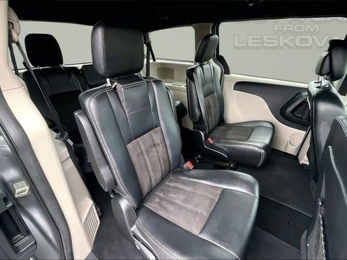 Used 2020 Dodge Grand Caravan SXT FWD image 25