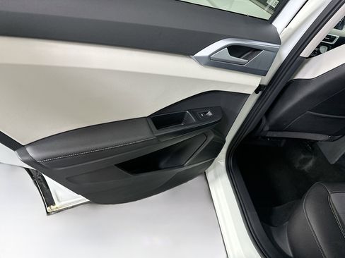 Used 2025 Volkswagen Taos SE image 25