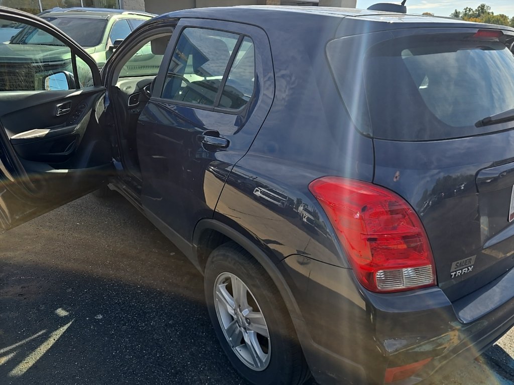 Used 2019 Chevrolet Trax LS FWD image 4