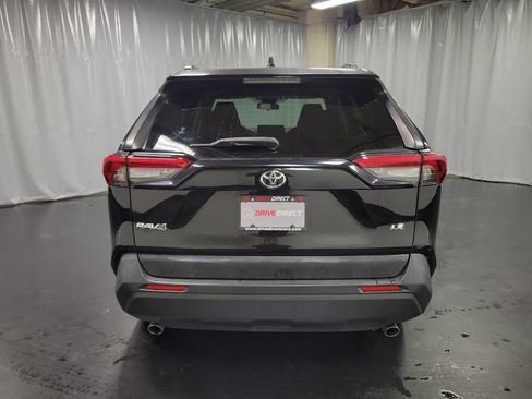 Used 2019 Toyota RAV4 LE FWD image 7
