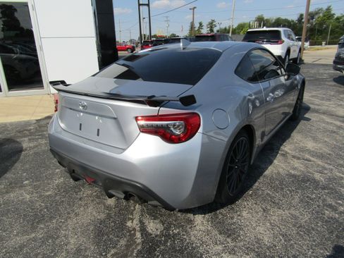 Used 2018 Toyota 86 image 4