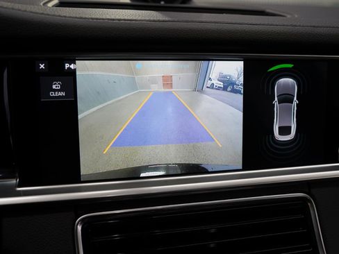 Used 2019 Porsche Panamera 4 Executive image 19