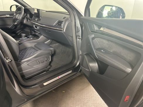 Used 2023 Audi SQ5 Prestige w/ Prestige Package image 10