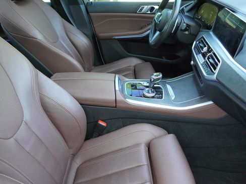 Used 2022 BMW X5 xDrive40i w/ M Sport Package AWD/4WD image 12