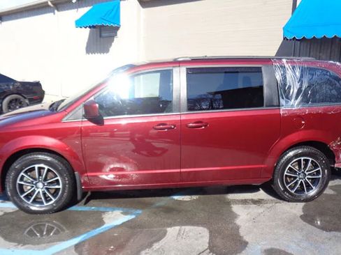 Used 2019 Dodge Grand Caravan SE FWD image 1