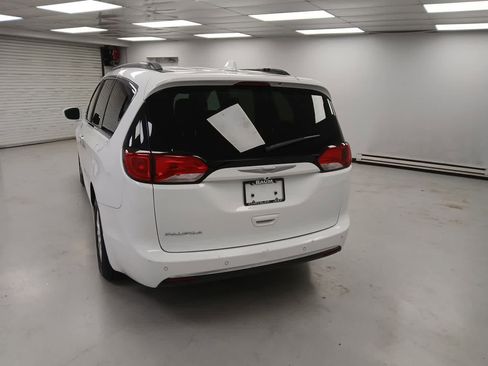 Used 2019 Chrysler Pacifica Touring Plus w/ Cold Weather Group image 4