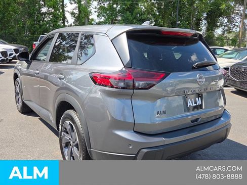 Used 2025 Nissan Rogue SV FWD image 3