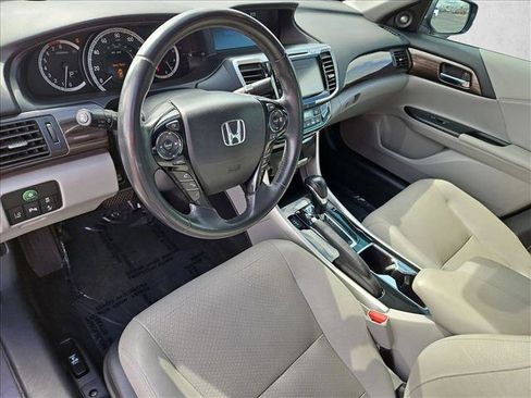 Used 2016 Honda Accord Touring image 11