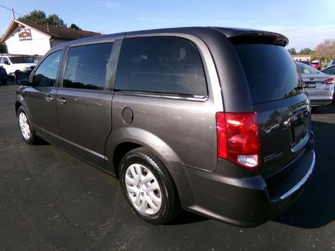 Used 2019 Dodge Grand Caravan SE w/ UConnect Hands-Free Group FWD image 7