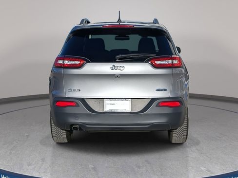 Used 2017 Jeep Cherokee Latitude image 7