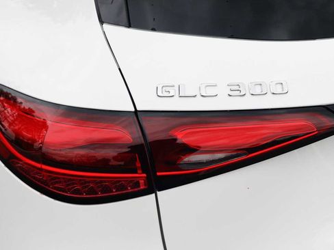 Used 2026 Mercedes-Benz GLC 300 4MATIC image 12