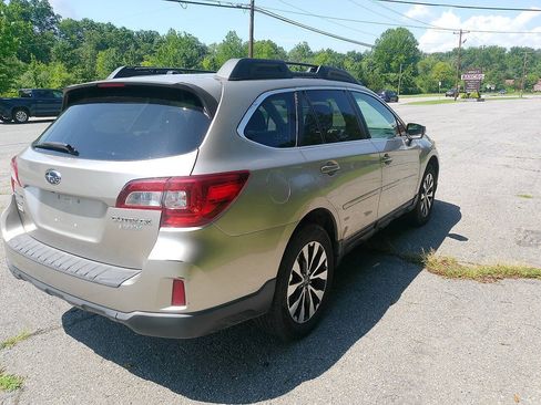 Used 2015 Subaru Outback 2.5i Limited AWD/4WD image 6