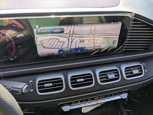 New 2026 Mercedes-Benz GLS 580 4MATIC image 10