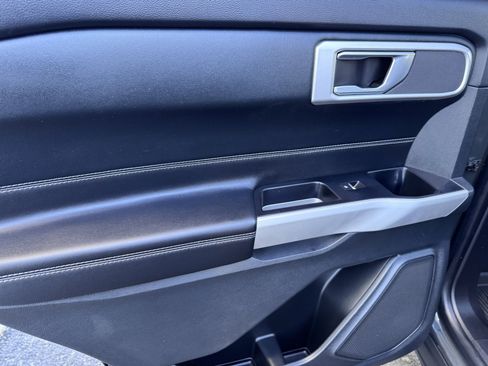 Used 2022 Ford Explorer XLT w/ Equipment Group 202A image 15