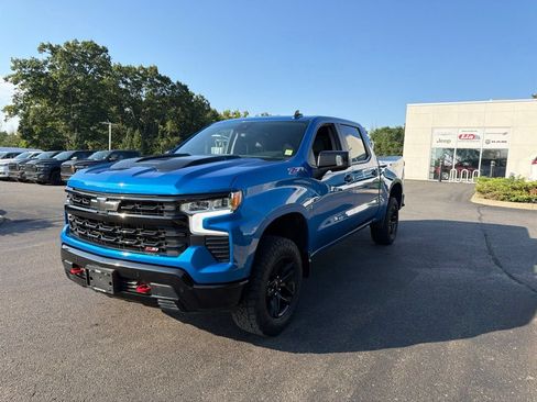 Used 2024 Chevrolet Silverado 1500 LT Trail Boss w/ LT Trail Boss Premium Package AWD/4WD image 9