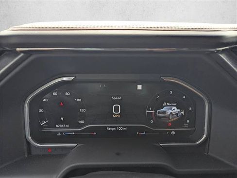 Used 2023 GMC Sierra 1500 AT4 w/ Technology Package AWD/4WD image 9