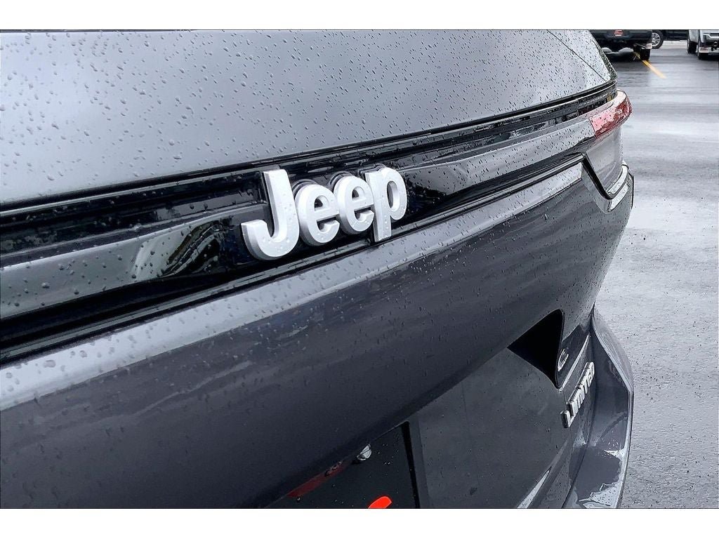 Used 2025 Jeep Grand Cherokee Limited w/ Trailer Tow Package AWD/4WD image 32